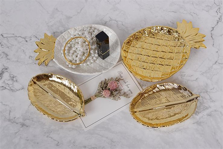 収納皿 葉の形 陶磁器 ミニ トレー置物 アクセサリー ドライフルーツ皿 家庭 装飾 置物 上品映え