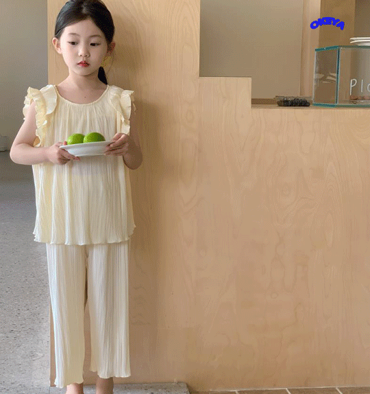 韓国子供服　ガールズ　上下セット　ｔシャツ　ズボン　アイスフィラメント　涼しい　3色展開　90#-150#