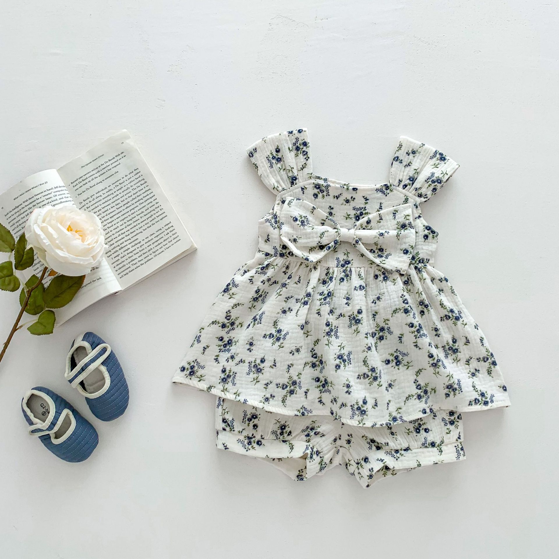INS新品　子供服　女の赤ちゃん　キッズ服　花柄　セットアップ　可愛い　ファッション