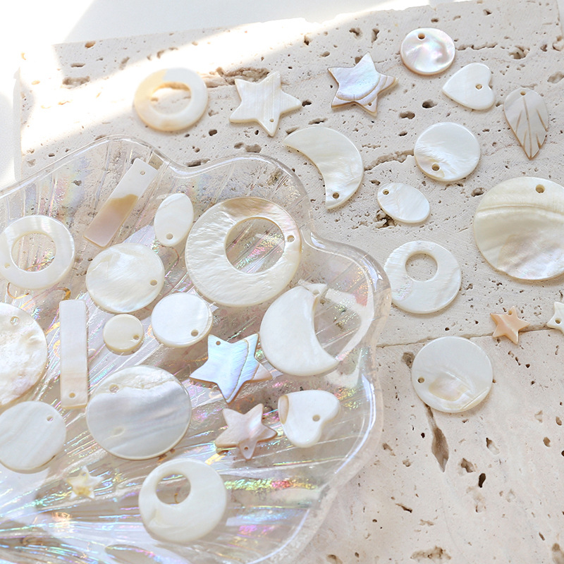 ピアス 蝶 野球 部活 ボール ビシュー チャーム 白 赤 試合 応援