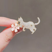 桜 猫のブローチ 可愛い 猫アクセサリー 猫 ネコ のブローチ  レディースコサージュ