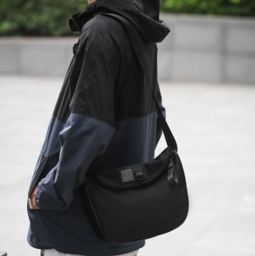 メンズ  ショルダーバッグ  斜めがけ ナイロンバッグ 撥水加工 お出かけ