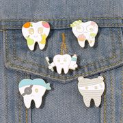 5色 可愛い 歯のブローチ 虫歯 健康な歯 歯科 バッジ ピン 歯に関する雑貨 子供 大人 歯のジュエリー