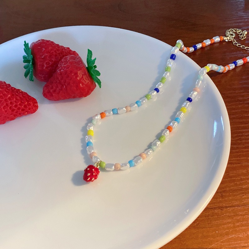 いちご ネックレス カラフルな手作りビーズネックレス イチゴの