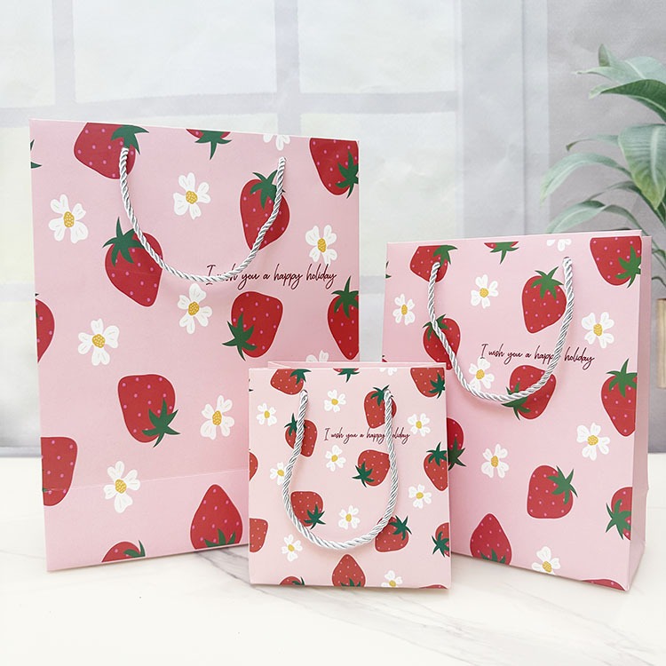 ピンク 花といちご柄 ギフトバッグ 縦型 紙袋 ラッピング袋  厚手  可愛い いちご柄の紙袋 S/M/L
