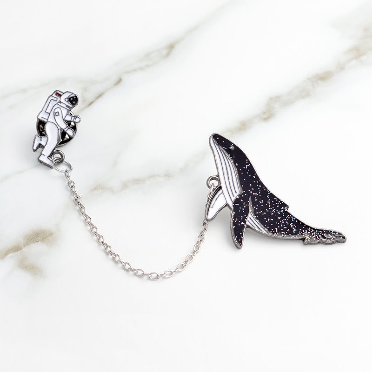 【vintage】鯨歯　ブローチと素材まとめ売り　ハンドメイドに！ vintage】鯨歯 ブローチと素材まとめ売り ハンドメイドに