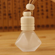 8mlダイヤモンド型の空のボトル、香水瓶詰めガラス、自動車用香水瓶ストラップ、つや消しテクスチャ ボトル