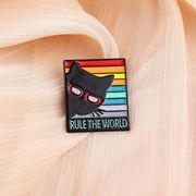 黒猫ブローチ　猫が世界を支配する　RULE THE WORLD　ネコ　猫　金属バッジ　ラペルピン  猫雑貨