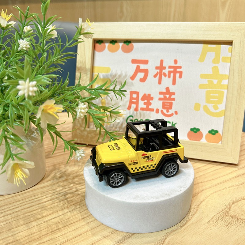 4色 車キーホルダー ジープキーホルダー ミニレーシングおもちゃ