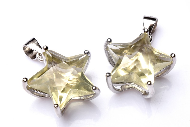 Hariqua リビアングラスペンダントチャーム星型装飾付き 18k Silver925◇希少高品質 リビアングラス 14x14mm 星型 ペンダント