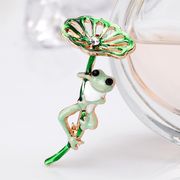 釉薬カエル 蓮の葉 ブローチ かわいい 動物コサージュ 服飾小物