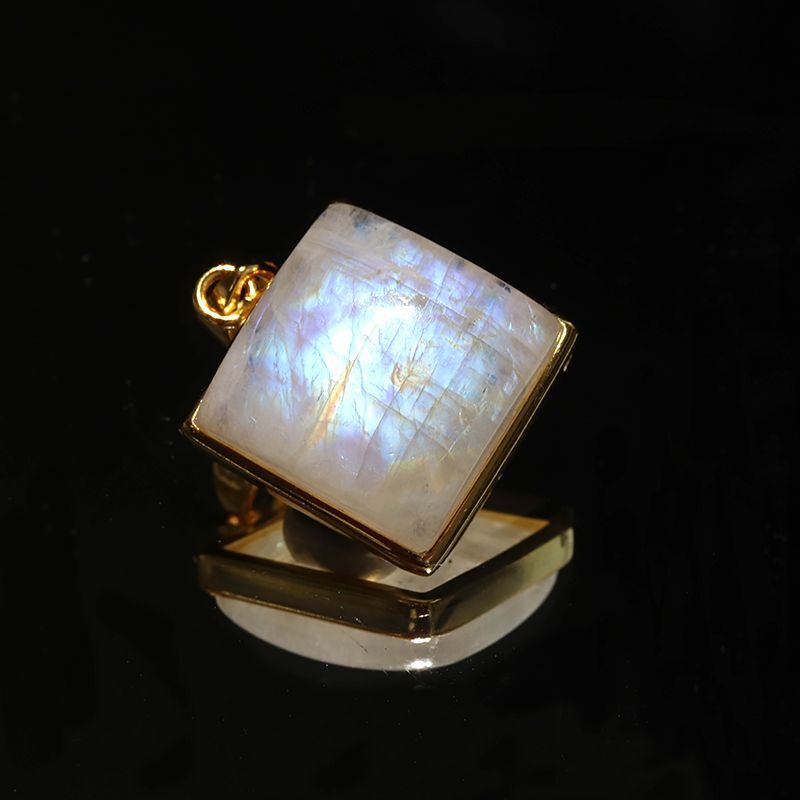 ペンダントトップ レインボームーンストーン スクエアカット