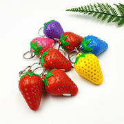LED  いちごキーホルダー   イチゴのキーホルダー 　いちご雑貨　キーチェーン