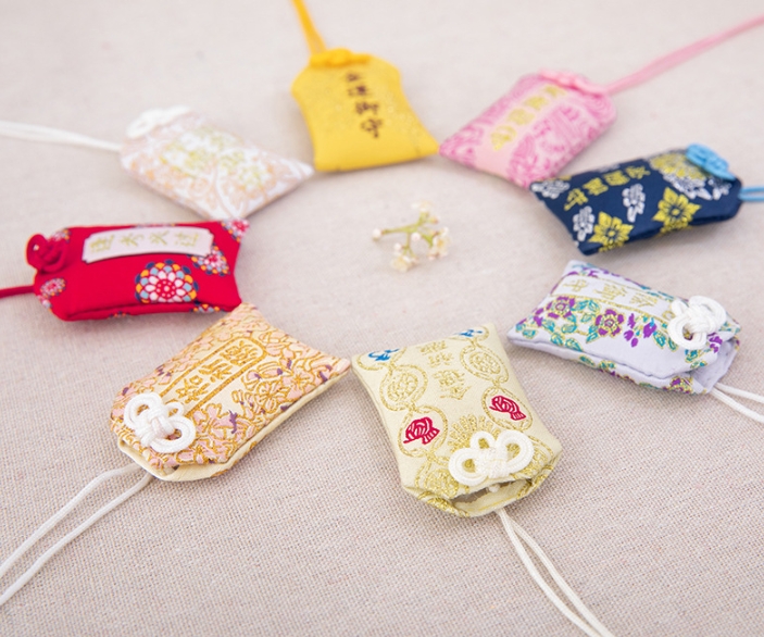 強運祈願袋! 全6種、5種 Amazon.co.jp: TOYMYTOY お守り袋 御守り 選べる願意 縁結 厄除 交通