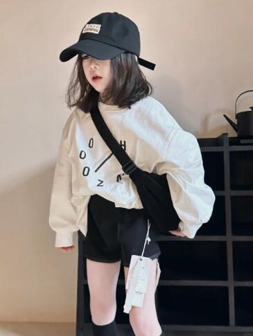 2024秋新品 トップス　長袖　Tシャツ　　110-150ｃｍ　