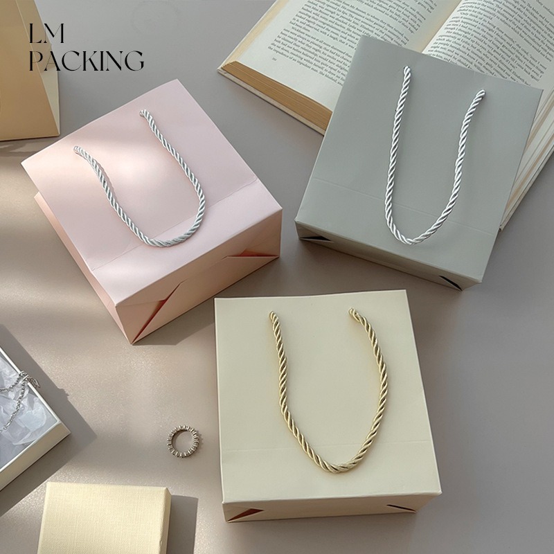 紙袋 ペーパーバッグ 手提げバッグ ラッピング プレゼント ギフト 贈り物 雑貨