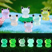 8色 カエルの置物 発光 蛙 夜光装飾品 カエル オーナメント 小道具 水槽用アクセサリー カエル雑貨 1.4cm