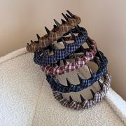 チェック柄カチューシャ　ヘアアクセサリー　レディース　デザイン　韓国風　髪飾り