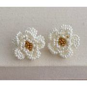 ビーズお花ピアス