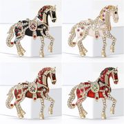 4色 馬のブローチ 男女兼用  復古  動物 競馬  花柄  馬ブローチ コサージュ ピン  馬のアクセサリー