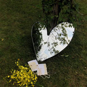 ベッドルーム化粧鏡 壁掛けハート形 ミニマルデザイン アクリル素材 おしゃれな装飾