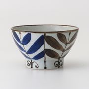 〈ＳＡＬＥ〉【波佐見焼】 二色シダ絵 軽量くらわんか碗 中・青　日本製