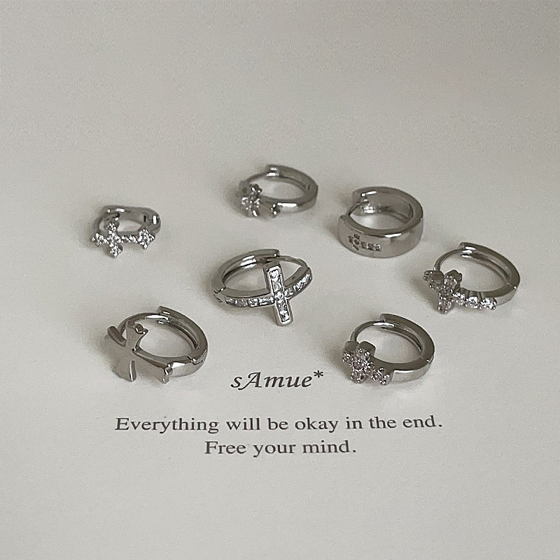 十字架ピアス　アクセサリー　デザイン　シルバー925ポスト　韓国ファッション