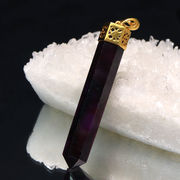 ペンダントトップ　スギライト＜南アフリカ産＞　ポイント型　Silver925　ゴールド