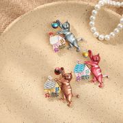 可愛い いたずら猫のブローチ ねこ 猫の雑貨 ネコプレゼント 猫ちゃん 猫のアクセサリー 女性コサージュ