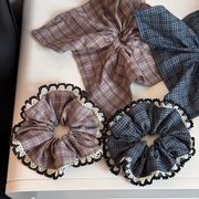 チェック柄シュシュ　ヘアアクセサリー　レディース　デザイン　韓国風　髪飾り