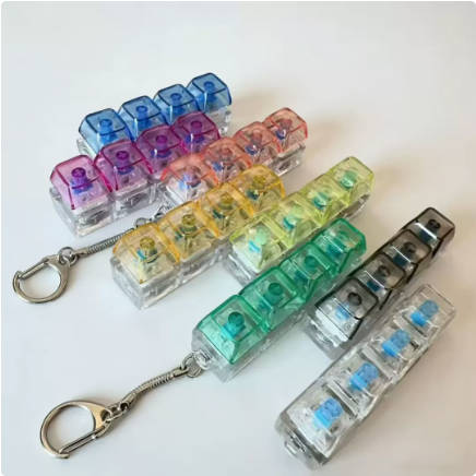 新入荷 キーボード型 ストレス解消キーホルダー ストレス解消トイ キーホルダー バッグチャーム 発光ボタン