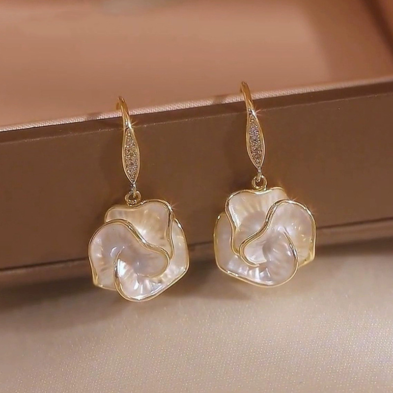 フックピアス カメリア ハワイアン フラワーピアス ジュエリー ボヘミアン 花モチーフ 揺れる リゾート
