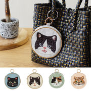 猫ビーズポーチ ラウンド[バッグチャームキーホルダーねこネコアニマル財布小銭入れリップ刺繍26AW]