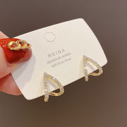 新しいトレンディなフランスの三角形のイヤリングシルバーニードル韓国の気質ネット赤い耳のジュエリー