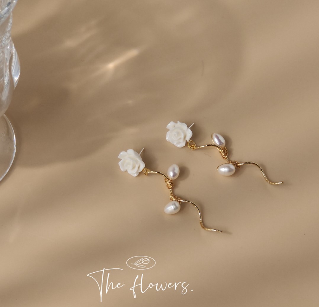お花パールピアス｜イヤリング