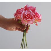 この価格なら満足です INSスタイル シミュレーションフラワー ブーケ デコレーション 保湿 バラ 造花