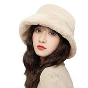 女性の秋と冬の韓国版ぬいぐるみポットハットモノクロフラットトップつばの広い帽子インネット赤厚い毛皮暖