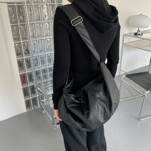 S/S新作　ボディーバッグ　PU　Y2K　男女兼用　韓国ファッション