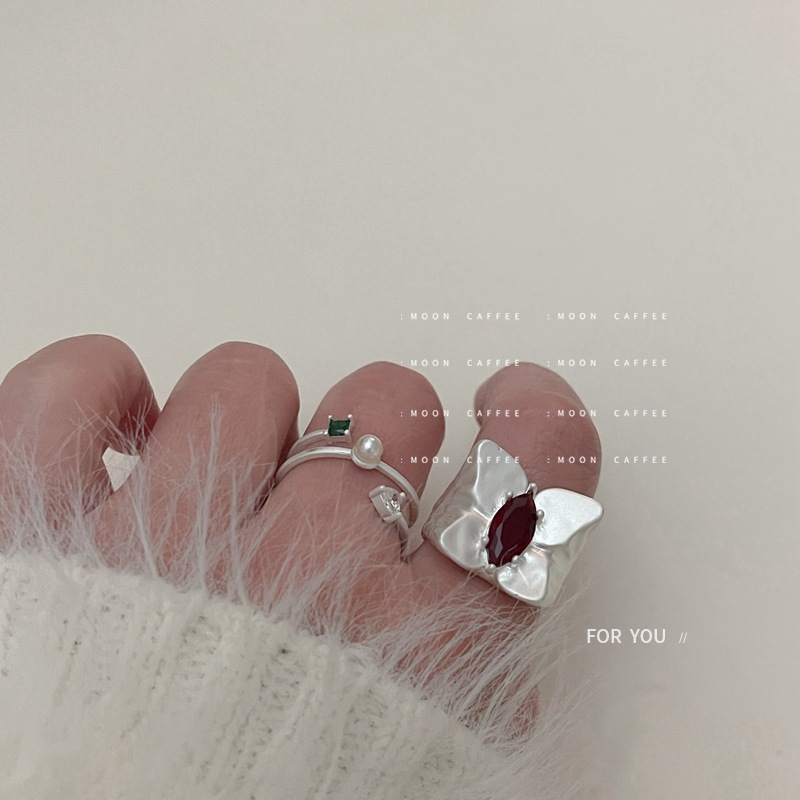 指輪　リング　アクセサリー　韓国ファッション　デザイン　蝶々　金属