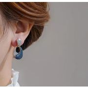 配色ピアス