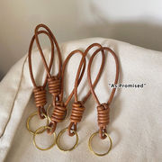 キーホルダー   牛革紐    ファション小物    ストラップ     バッグチャーム