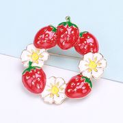 日本と韓国のファッション 新作 かわいい イチゴ ブローチ アパレル コサージュ いちごと花のブローチ