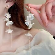 S925シルバー針 韓国ファッション 花びらのイヤリング ロングピアス女性の真珠ピアス 大人気のアクセサリー