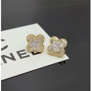 四つ葉のクローバーピアス　ピアス　アクセサリー　韓国ファッション