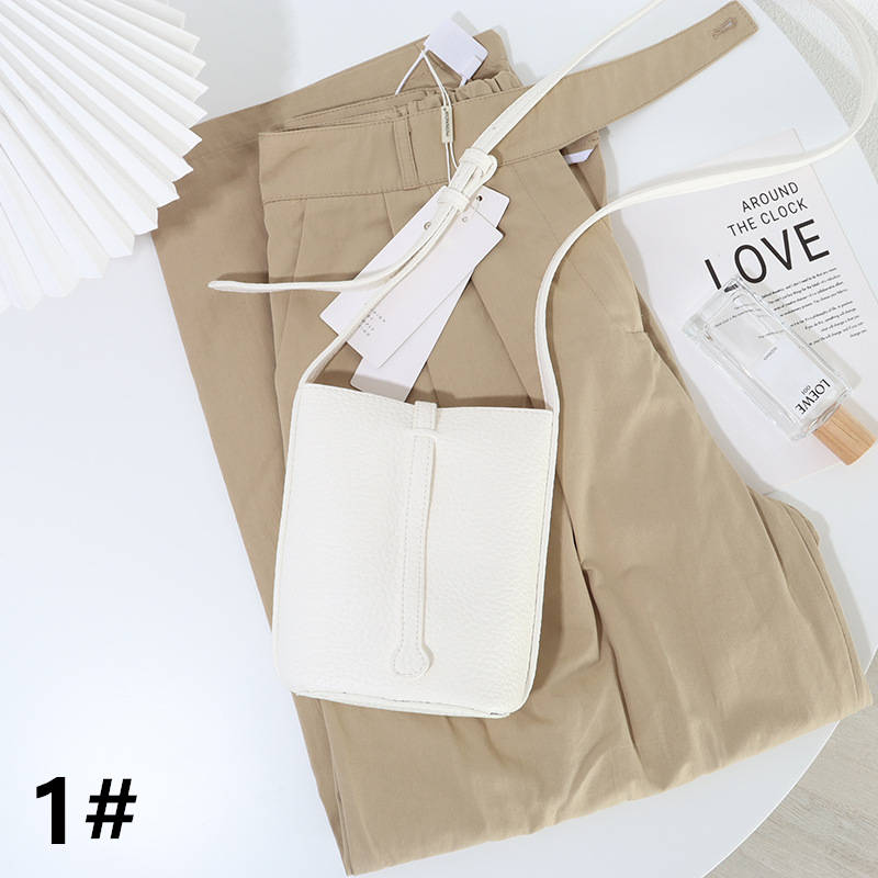 無地 ショルダーバッグ 肩掛け 斜めがけ 上品 レディース ファッション シンプル