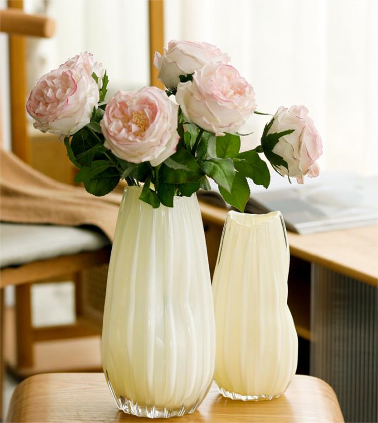 今から買い足すならこの１枚  水耕チューリップ フラワーアレンジメント 洗練された 置物 花瓶 ガラス