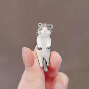 かわいい グレーの猫のブローチ ネコ ブローチピン コサージュ 猫のアクセサリー 猫のアクセサリー