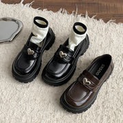 ローファー　革靴　レディースシューズ　韓国ファッション　デザイン ハート　2colors
