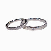 恋に落ちるカップルリング男性と女性ラグジュアリー結婚指輪プロポーズ指輪