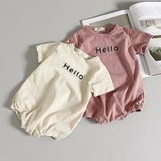 韓国子供服新しい半袖の赤ちゃんはの赤ちゃんの連体服のアルファベットの三角の服の女のに服を着ます